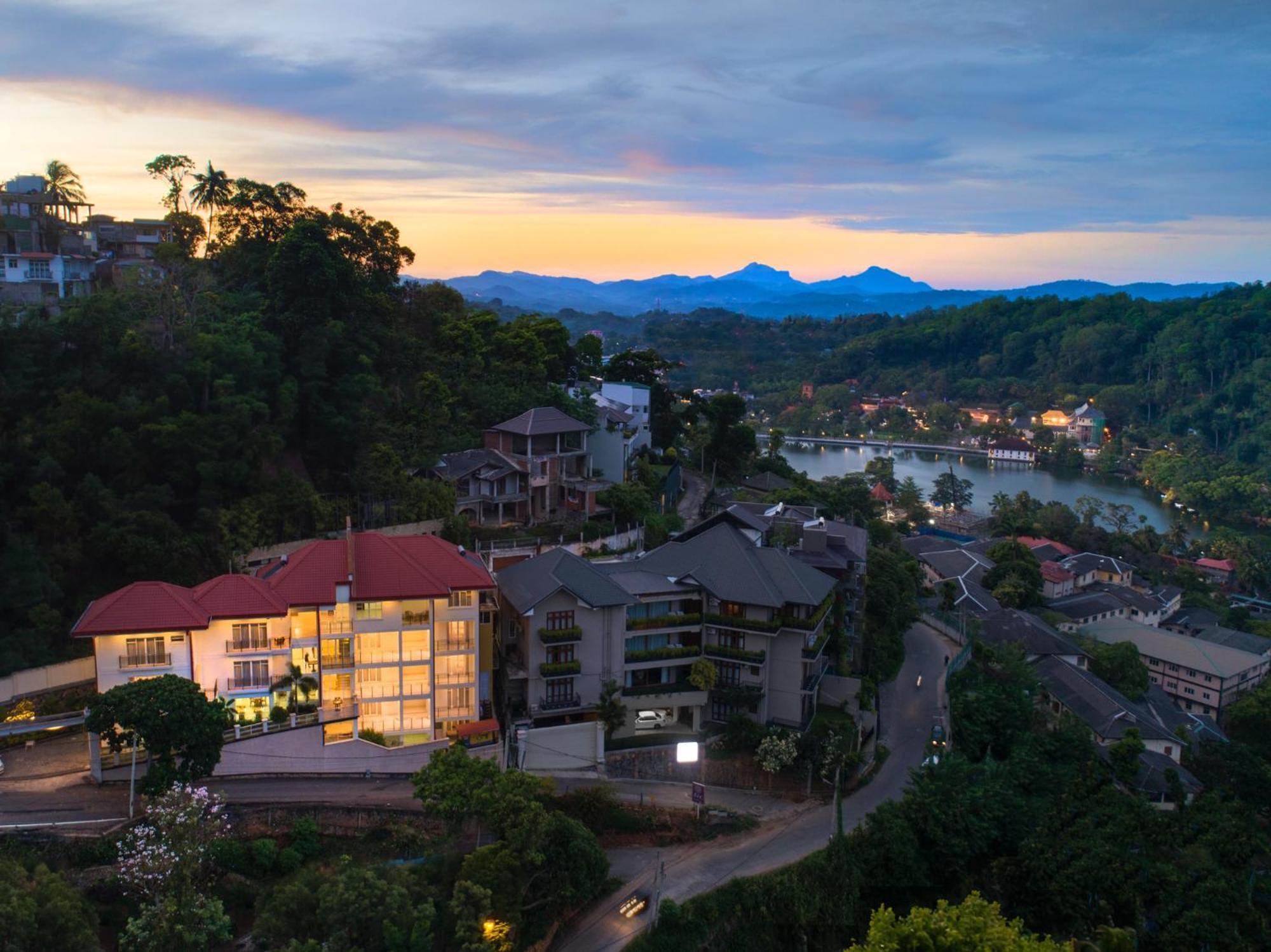 Hotel Cassendra Kandy Esterno foto