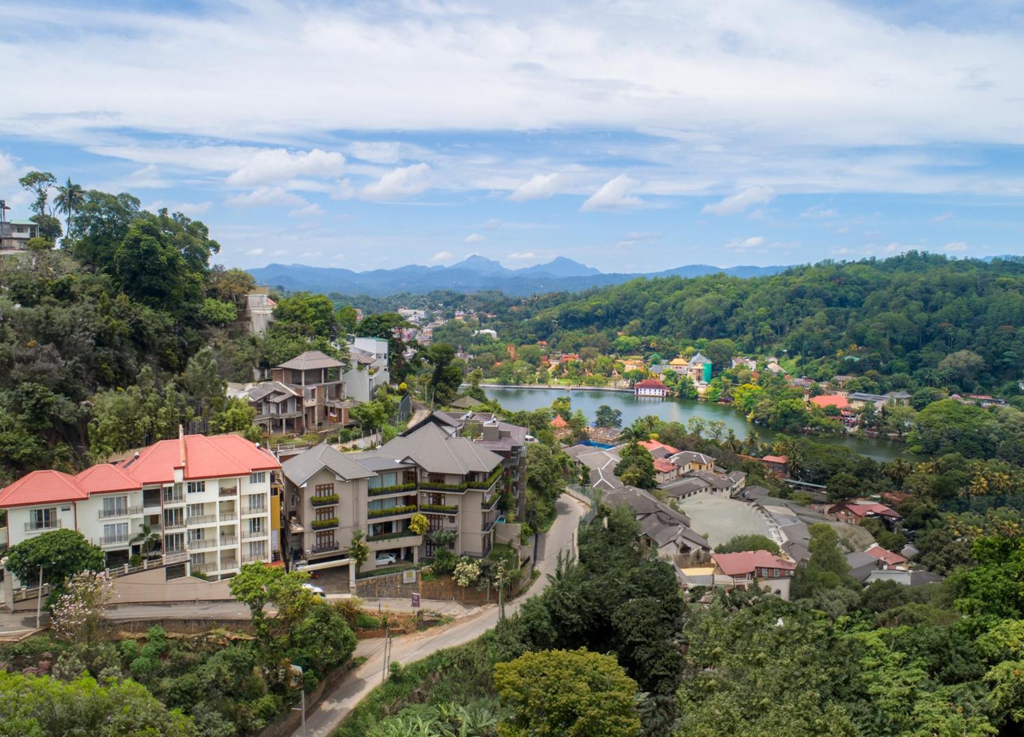 Hotel Cassendra Kandy Esterno foto