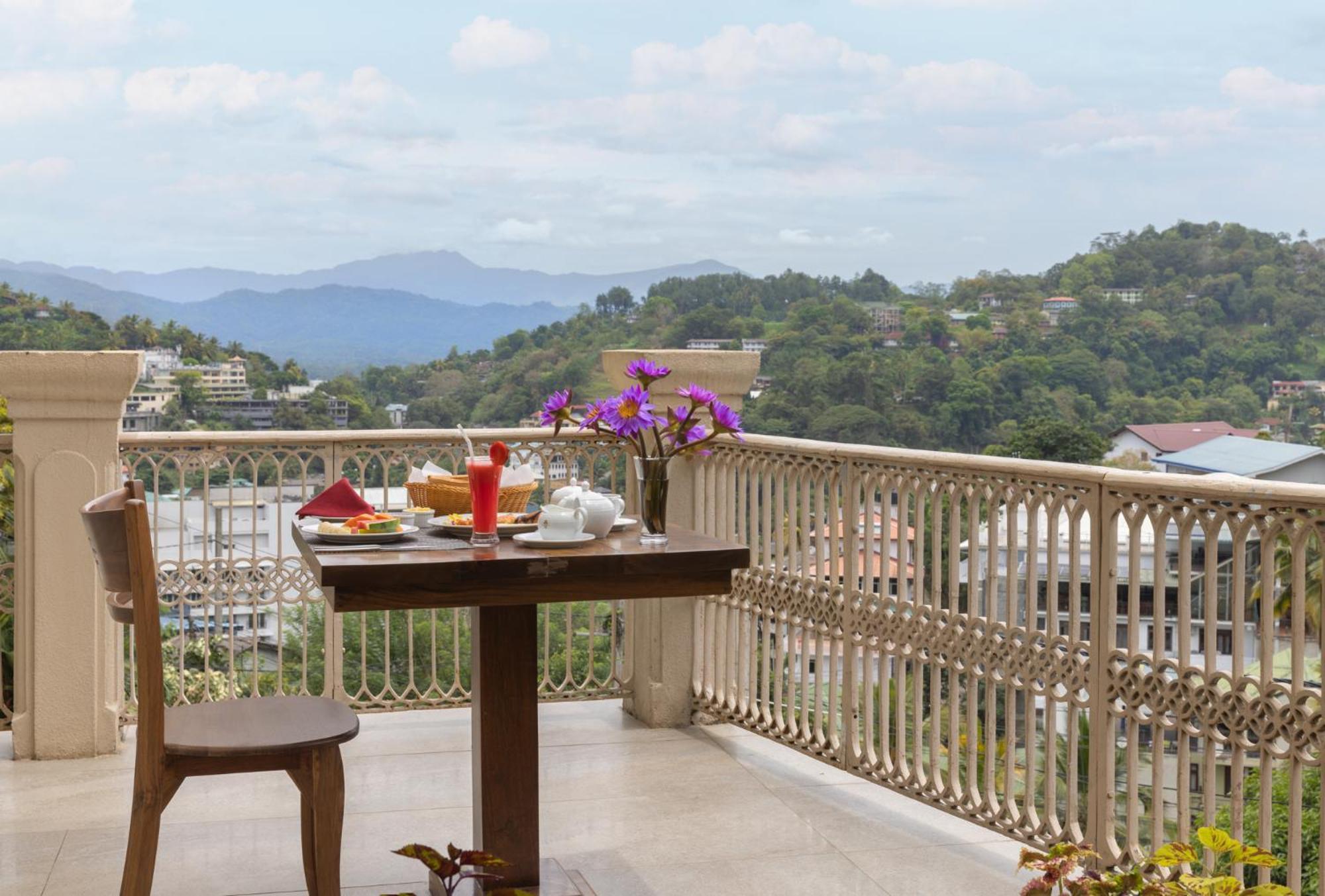 Hotel Cassendra Kandy Esterno foto