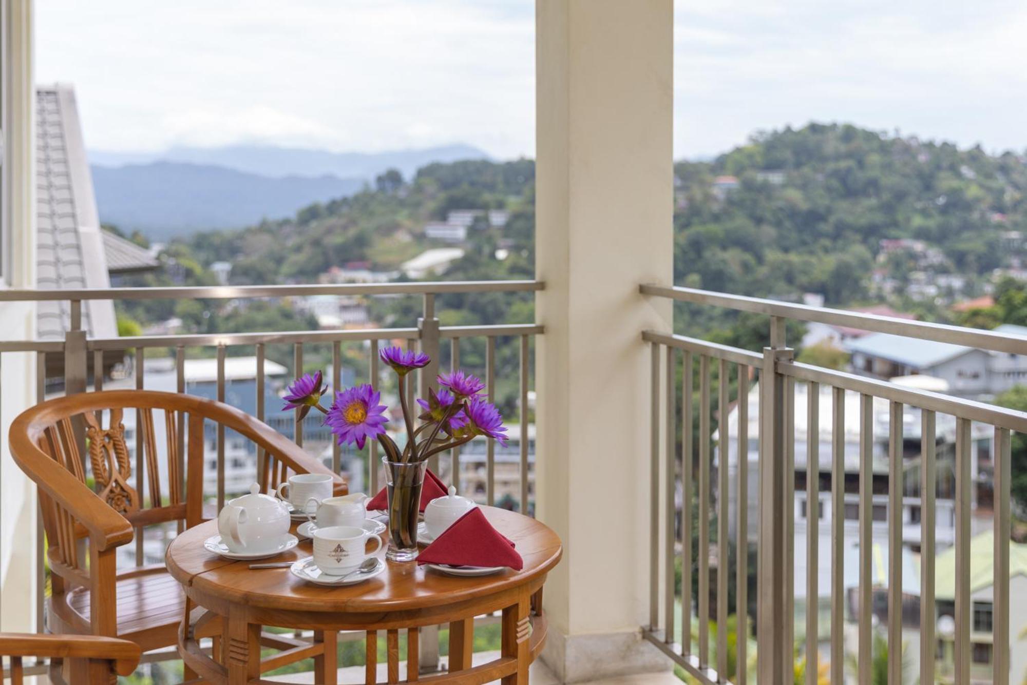 Hotel Cassendra Kandy Esterno foto