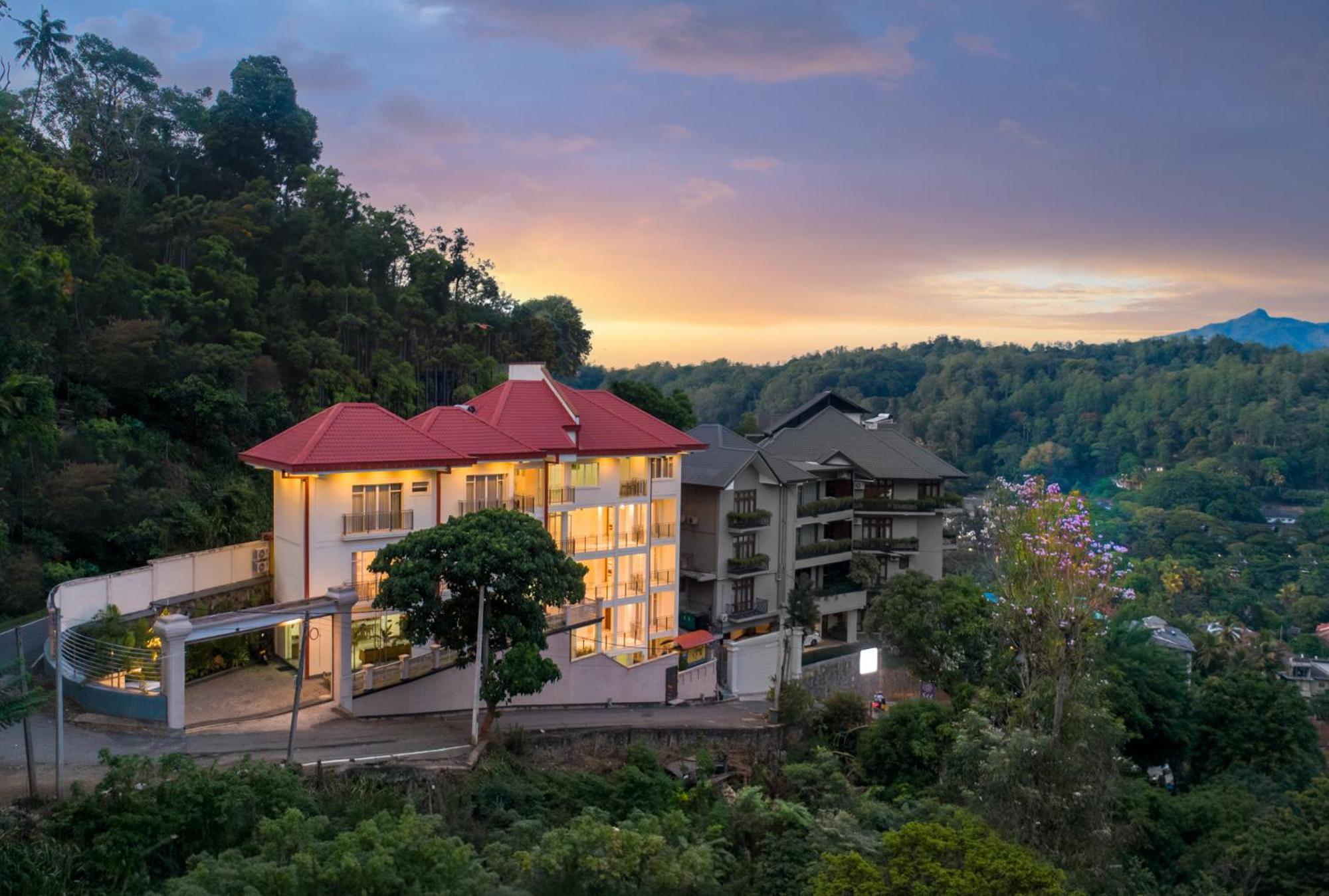 Hotel Cassendra Kandy Esterno foto